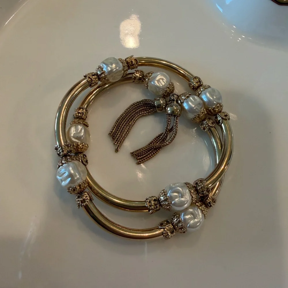 Wrap Around Bracelet Gold Tone and Pearls